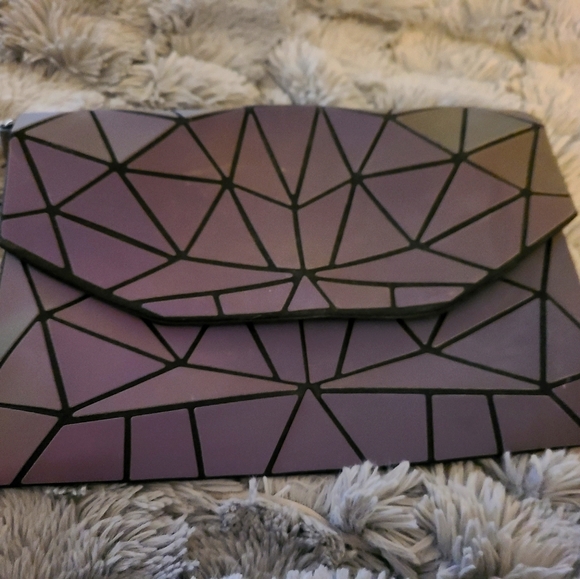 Geometric Reflective Clutch - Picture 2 of 7